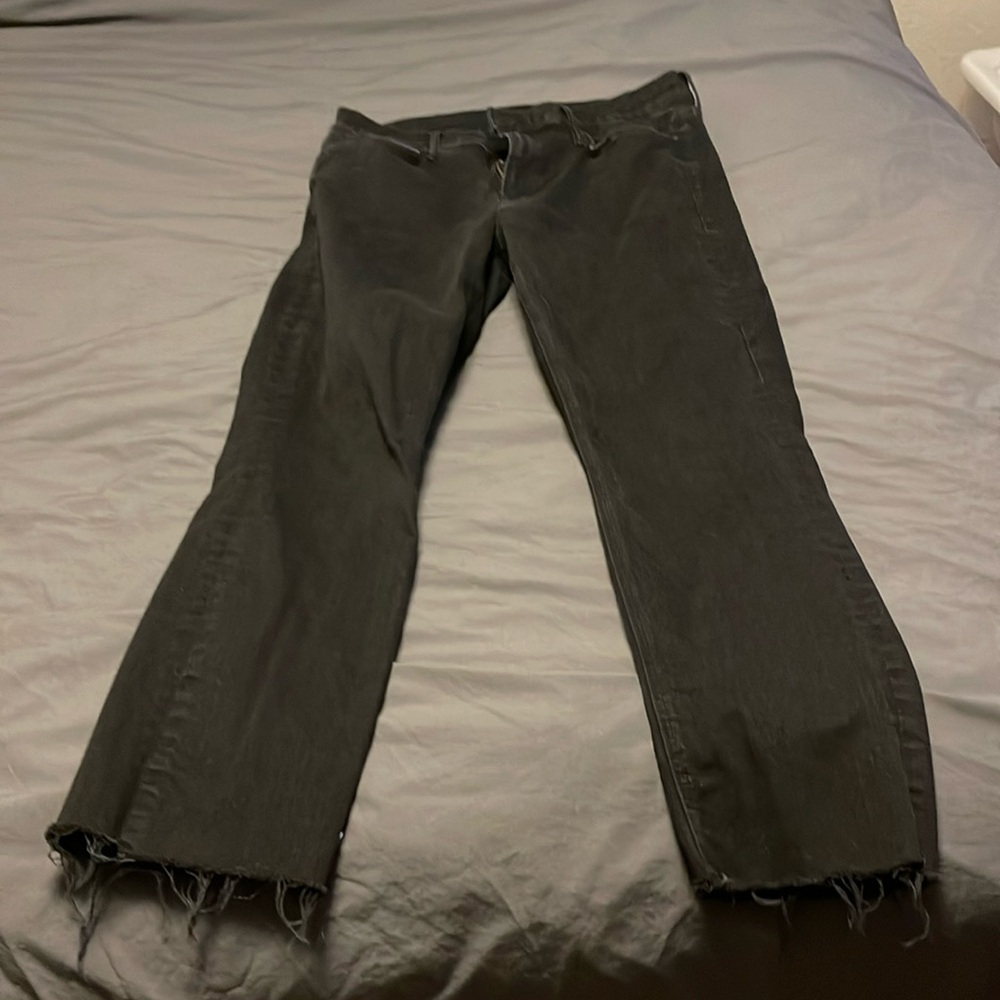 Mother jeans. The mid rise dazzler ankle. Not guilty- size 33.